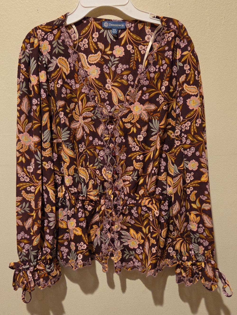 ❤️ DEMOCRACY EMBROIDERED BUTTON DOWN PEPLUM TOP / BLOUSE, SCALLOPED EDGE, SP